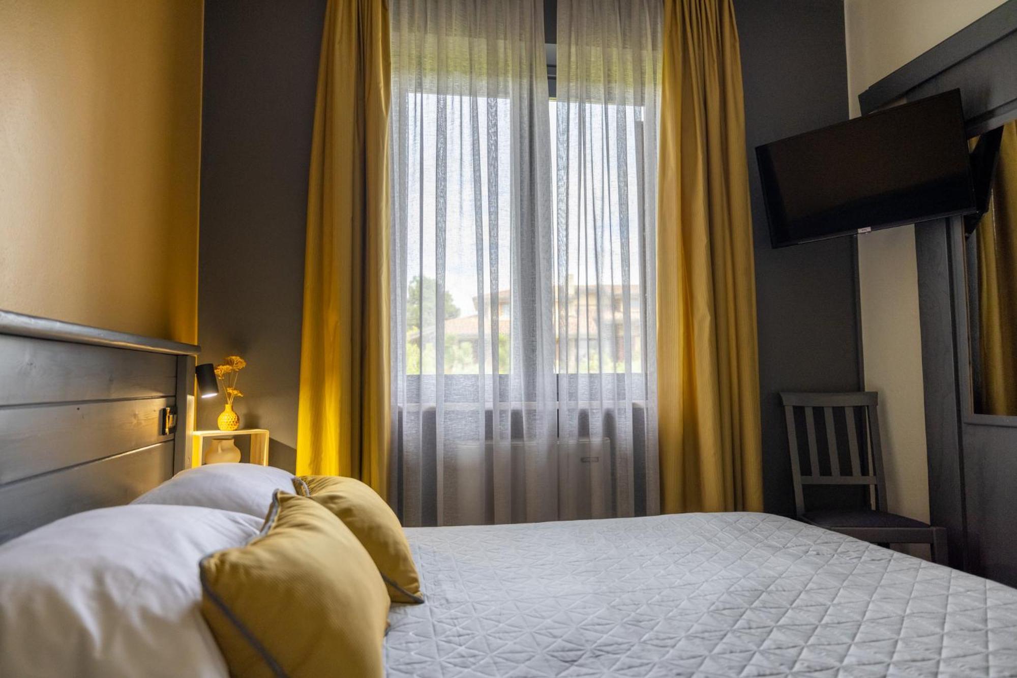 Hotel Florence มาแนร์บา เดล การ์ดา ภายนอก รูปภาพ
