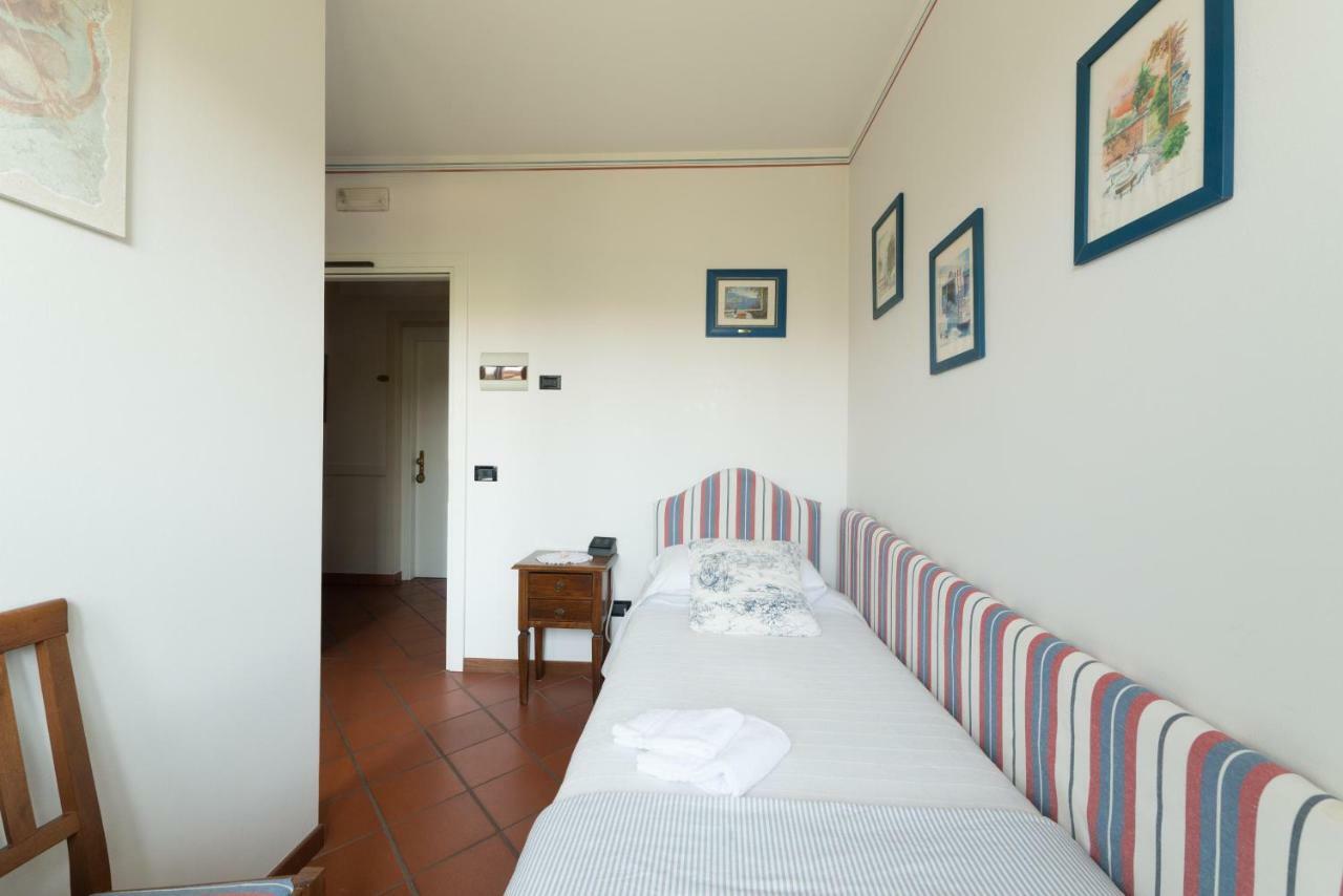 Hotel Florence มาแนร์บา เดล การ์ดา ภายนอก รูปภาพ