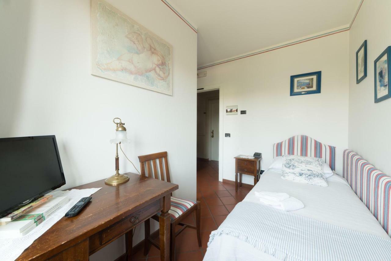 Hotel Florence มาแนร์บา เดล การ์ดา ภายนอก รูปภาพ